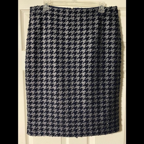 ‼️SOLD‼️ 💙🤍Navy/Metallic Houndstooth Pencil Skirt🤍💙 - Picture 1 of 2